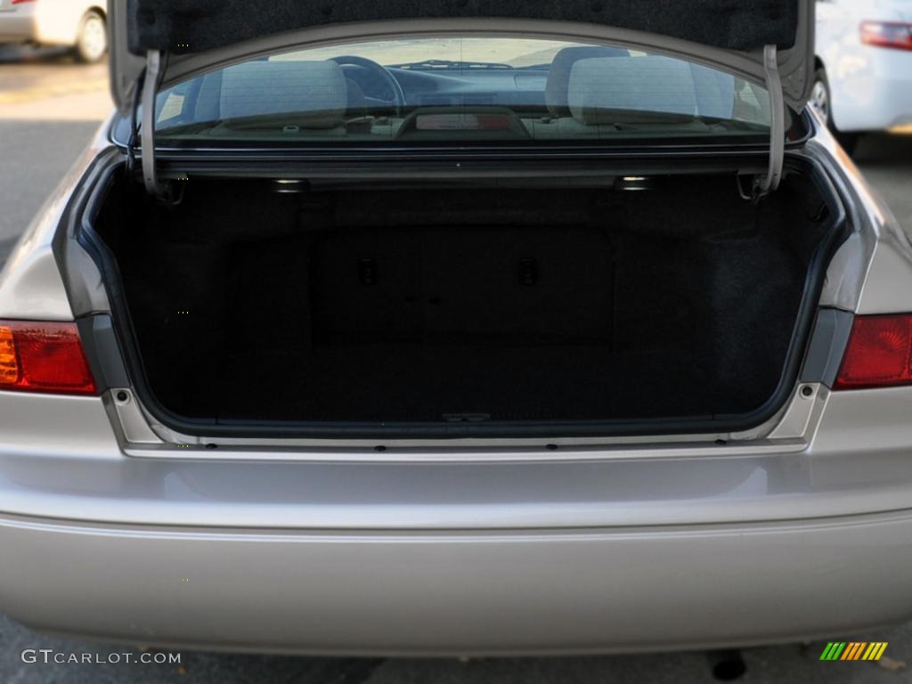 2001 Toyota Camry LE V6 Trunk Photo #42926032
