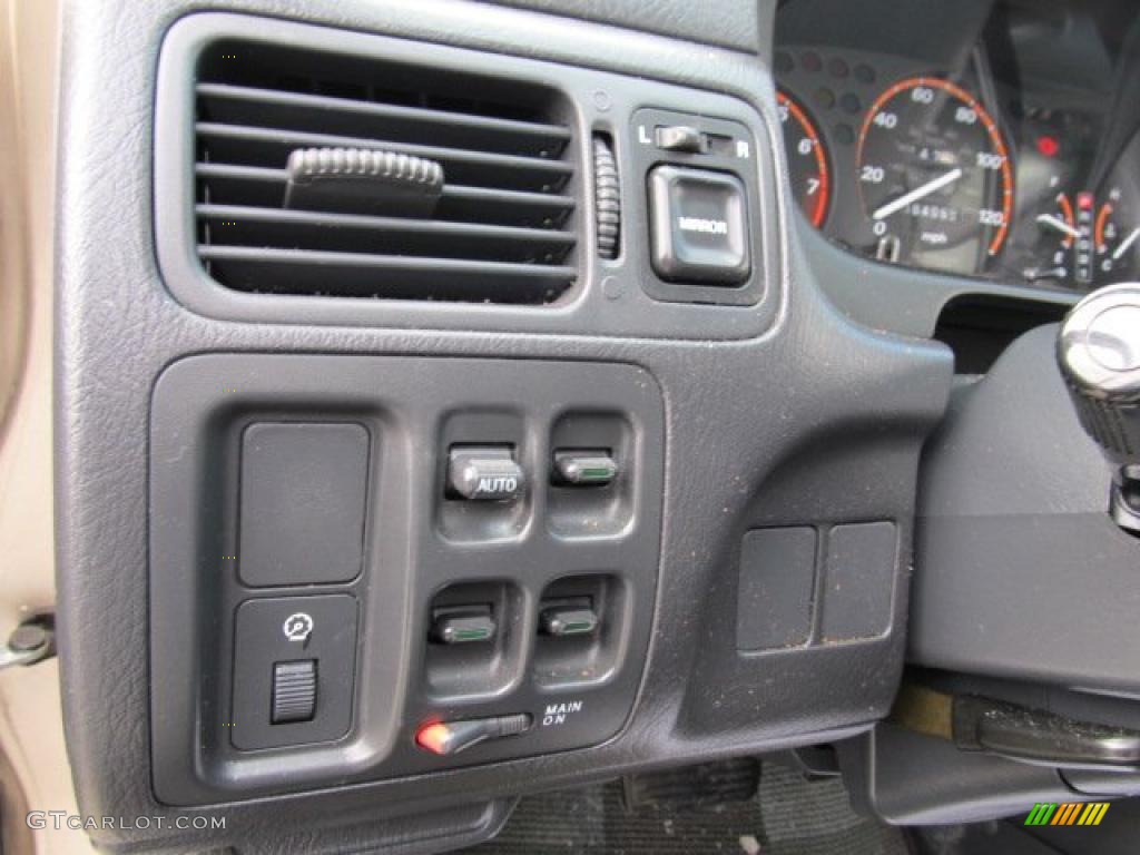 2000 Honda CR-V SE 4WD Controls Photo #42931995