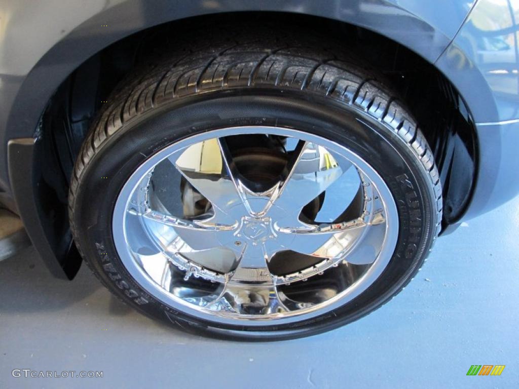 2005 Nissan Pathfinder SE Custom Wheels Photos