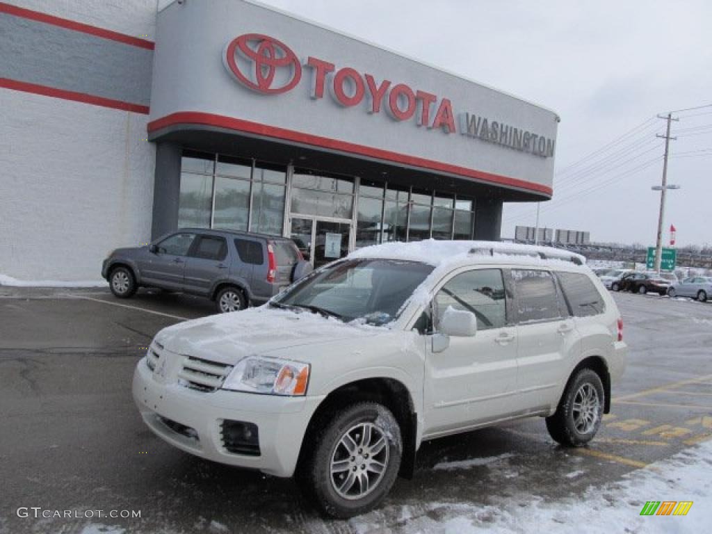 2004 Endeavor Limited AWD - Dover White Pearl / Charcoal Gray photo #1