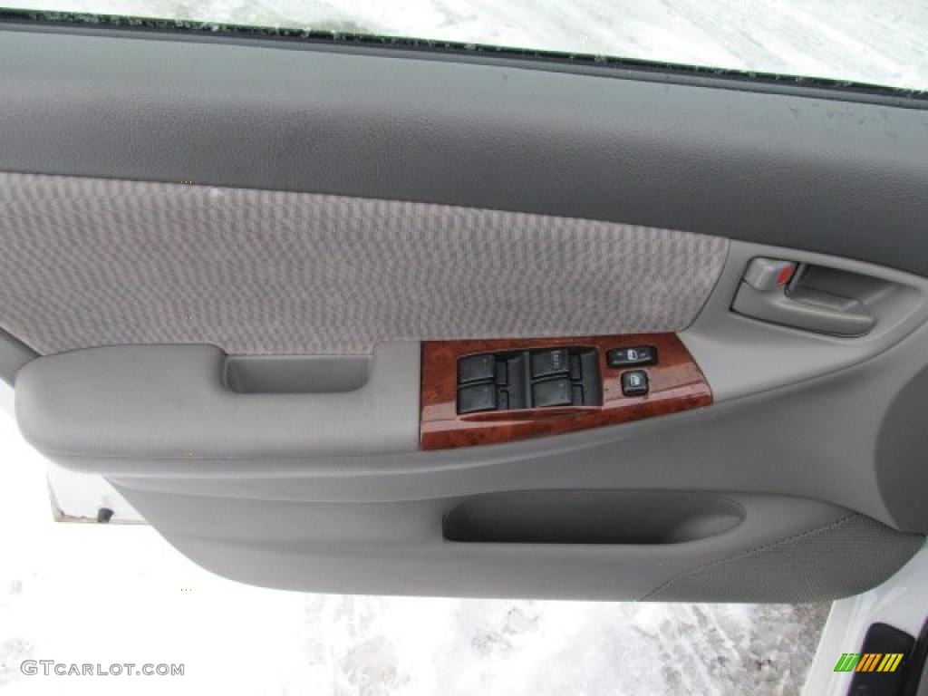 2005 Toyota Corolla LE Light Gray Door Panel Photo #42934979