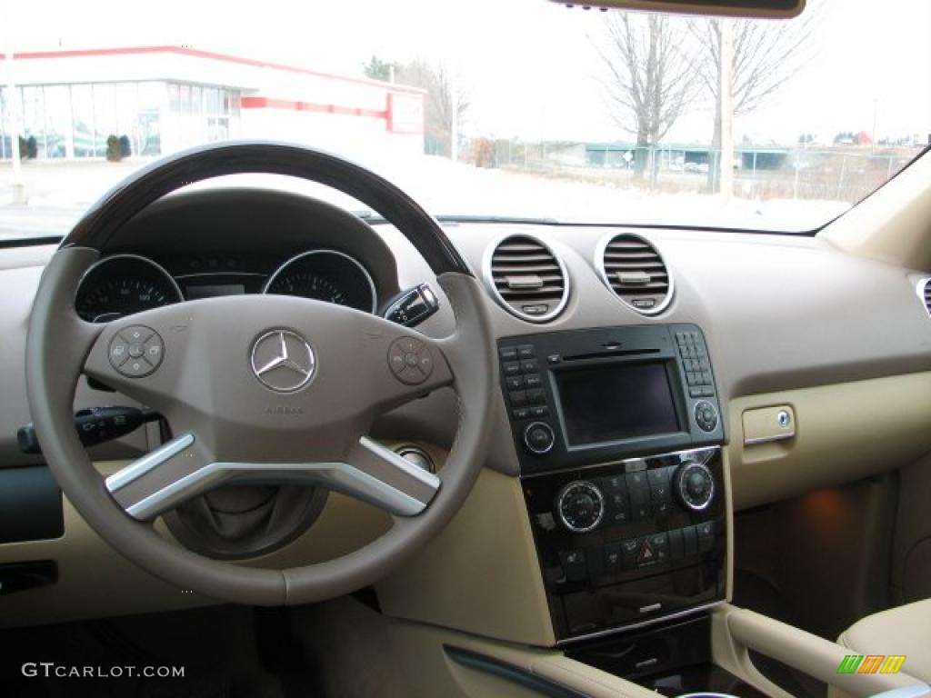 2010 Mercedes-Benz ML 550 4Matic Cashmere Dashboard Photo #42938251
