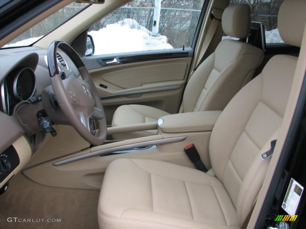 Cashmere Interior 2010 Mercedes-Benz ML 550 4Matic Photo #42938283