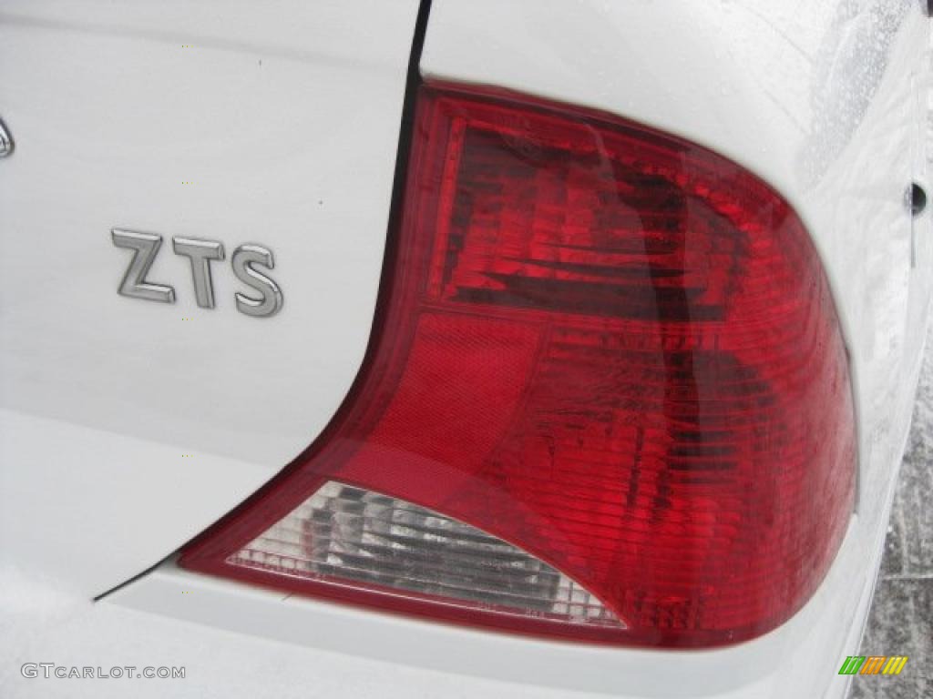 2002 Ford Focus ZTS Sedan Marks and Logos Photos