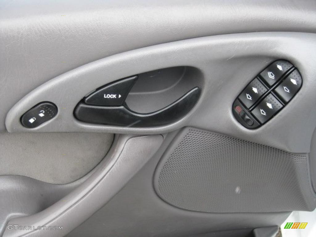 2002 Ford Focus ZTS Sedan Controls Photo #42940131