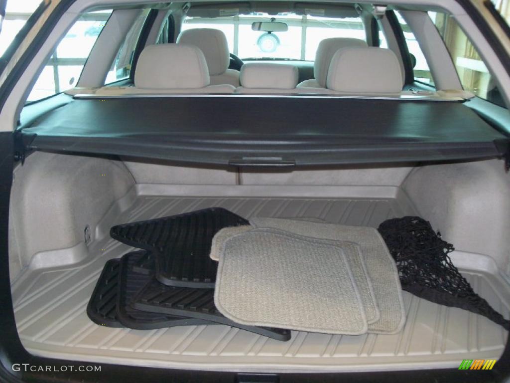 2008 Subaru Outback 2.5i Wagon Trunk Photo #42942631