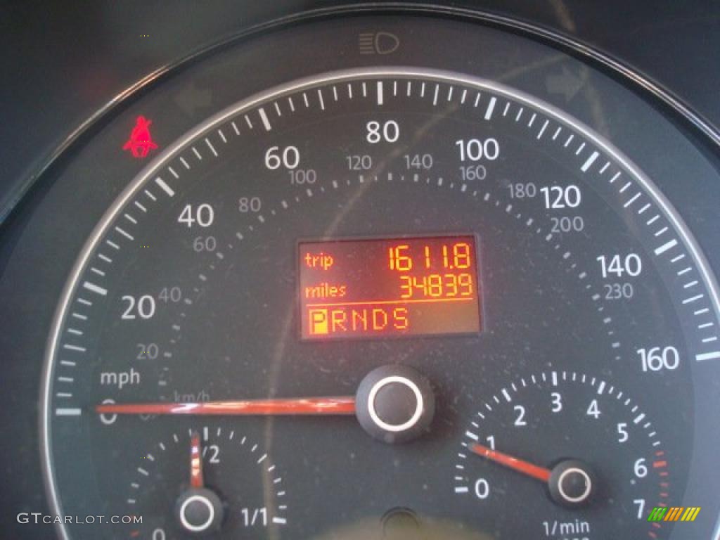 2007 Volkswagen New Beetle 2.5 Coupe Gauges Photo #42943851