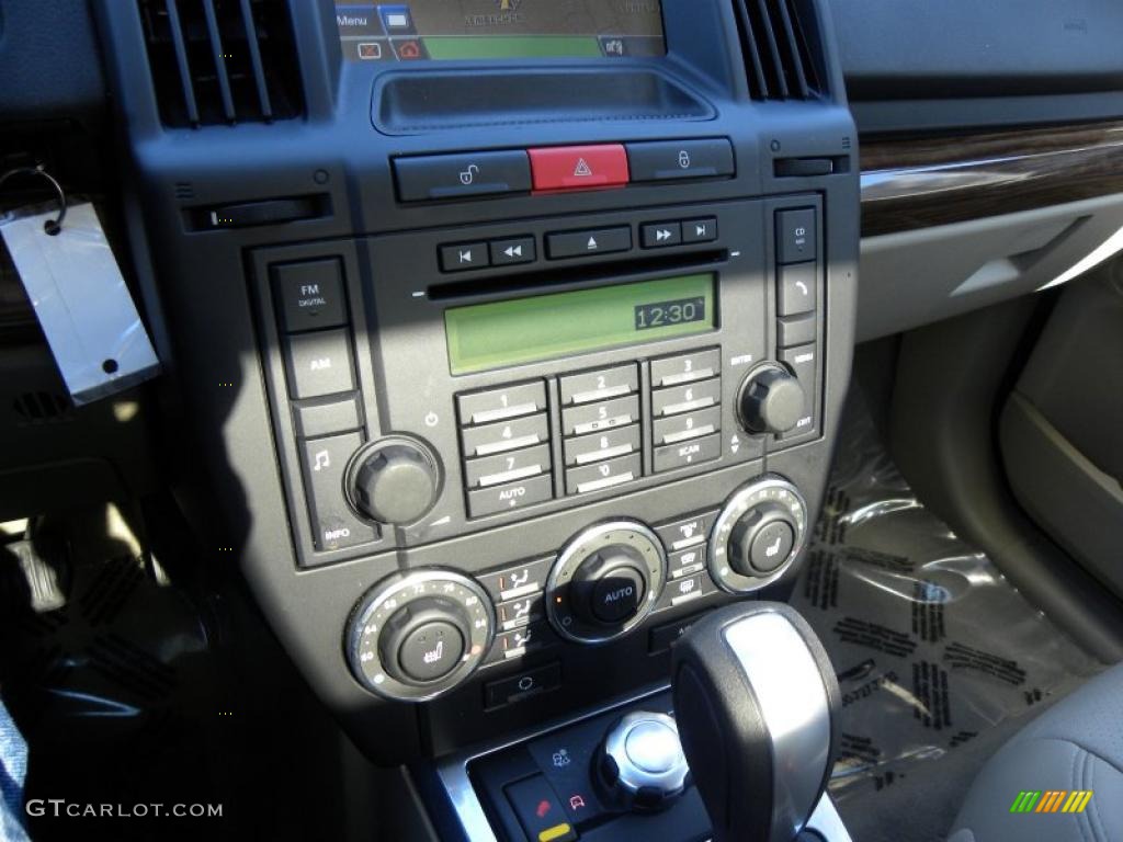 2010 Land Rover LR2 HSE Controls Photo #42948559
