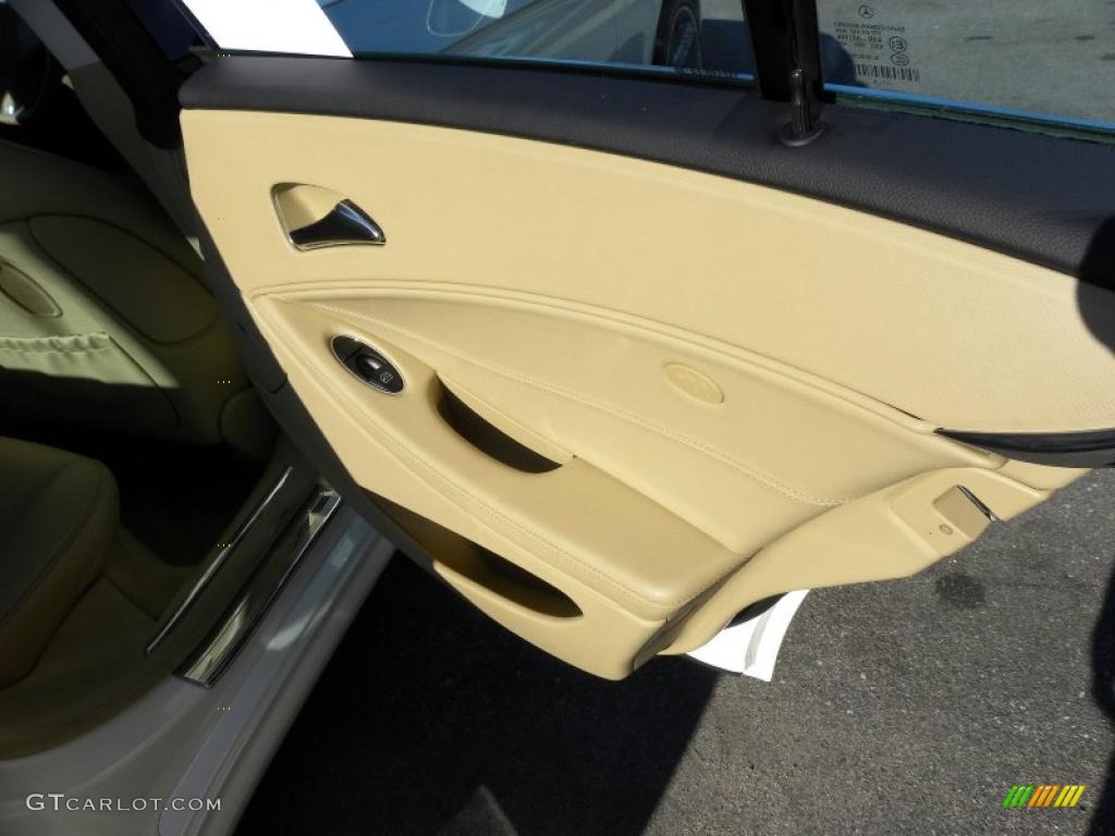 2009 Mercedes-Benz CLS 550 Cashmere Door Panel Photo #42950935