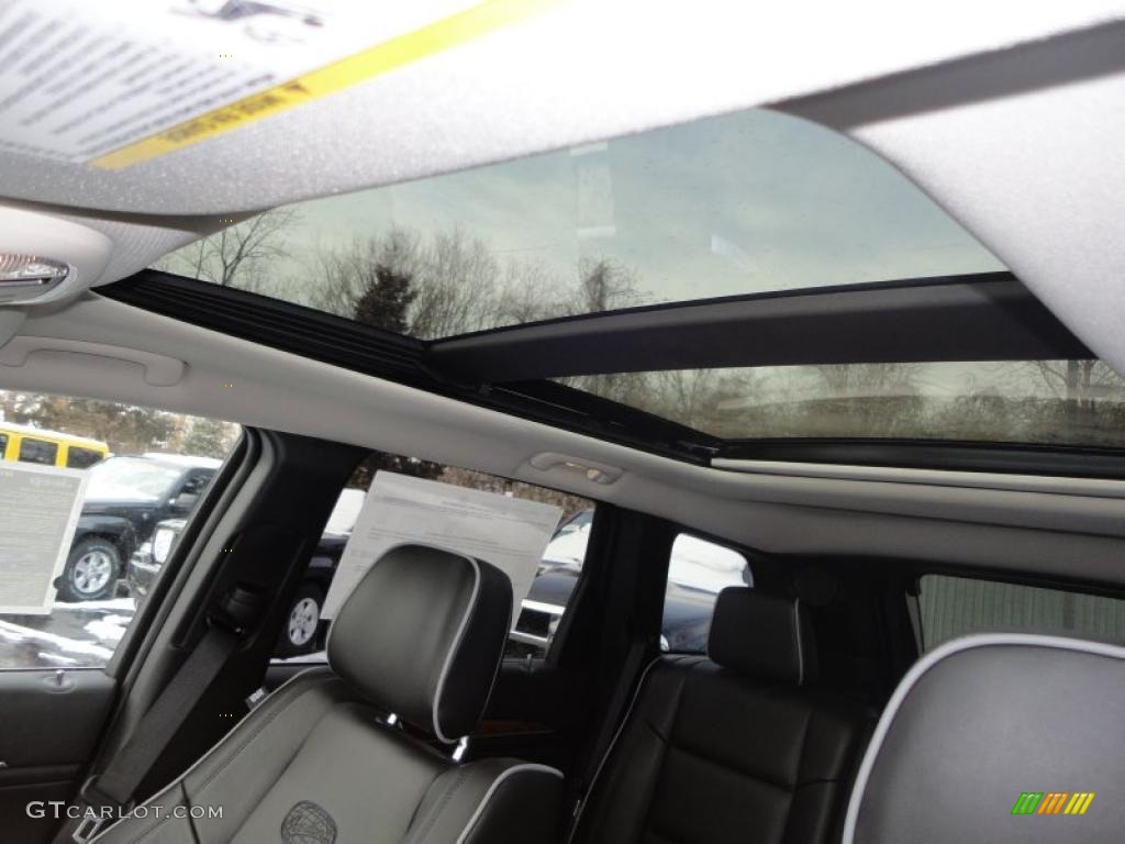 2011 Jeep Grand Cherokee Overland 4x4 Sunroof Photo #42952515