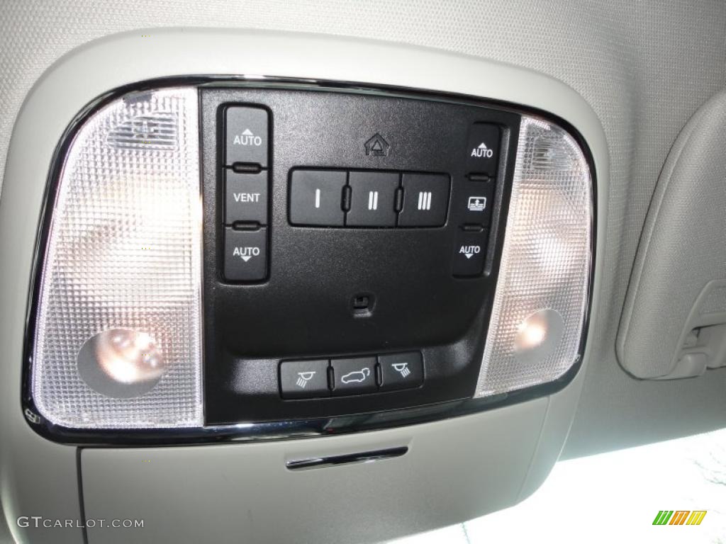 2011 Jeep Grand Cherokee Overland 4x4 Controls Photo #42952531