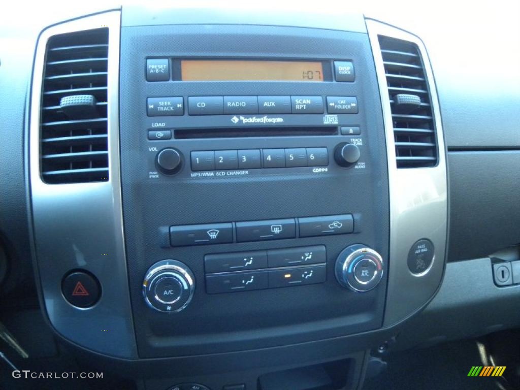 2010 Nissan Xterra SE 4x4 Controls Photo #42953607