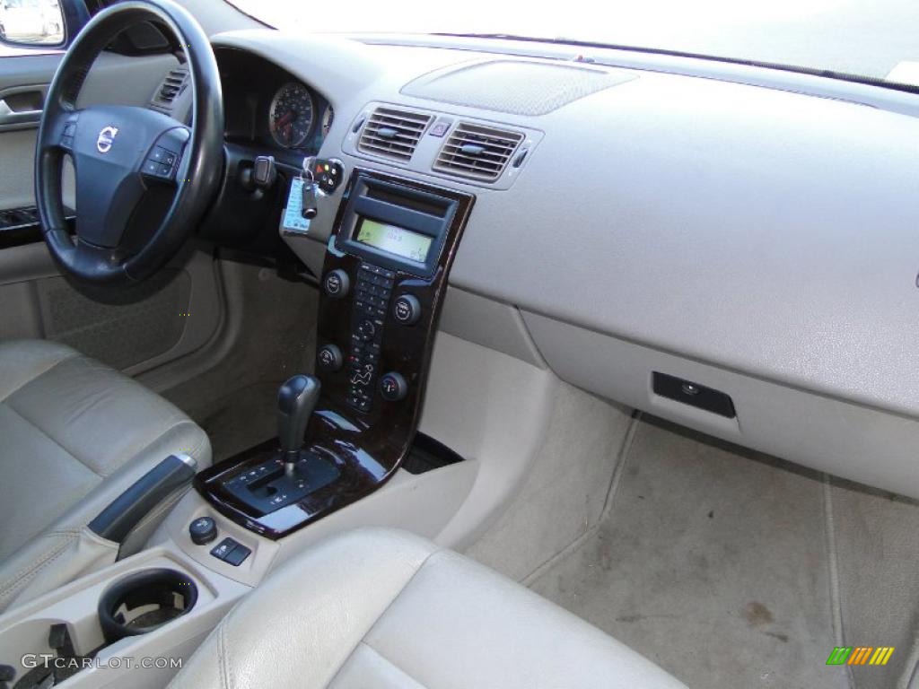 Dark Beige/Quartz Interior 2004 Volvo S40 T5 Photo #42957011