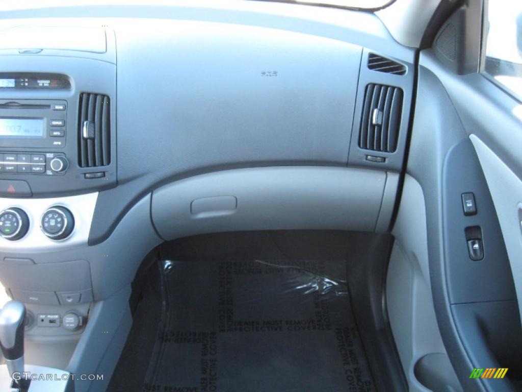 2009 Elantra SE Sedan - Quicksilver / Gray photo #11