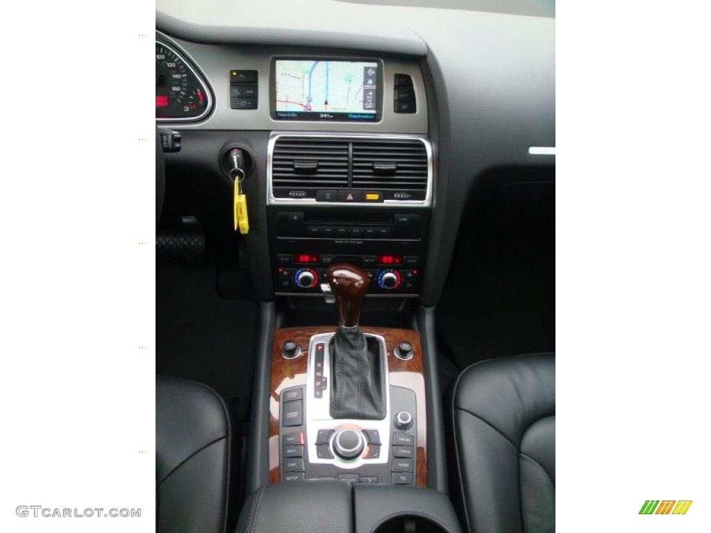 2008 Audi Q7 4.2 Premium quattro Controls Photo #42961403