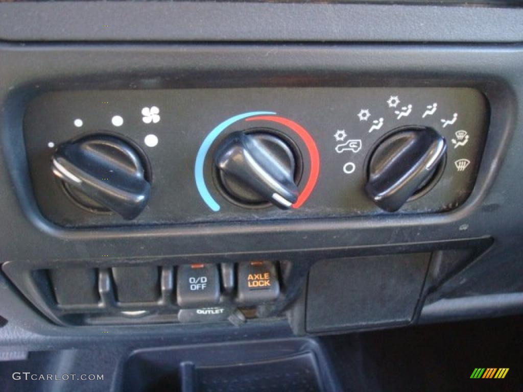 2006 Jeep Wrangler Unlimited Rubicon 4x4 Controls Photo #42962371