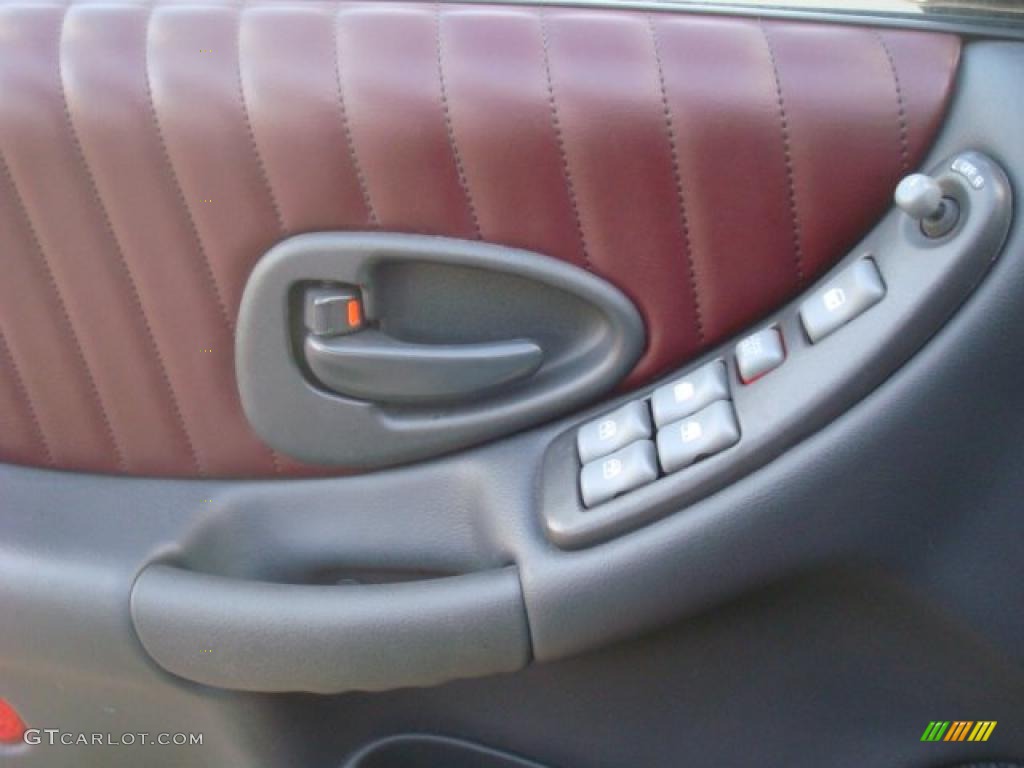 2002 Pontiac Grand Prix GTP Sedan Controls Photo #42975281