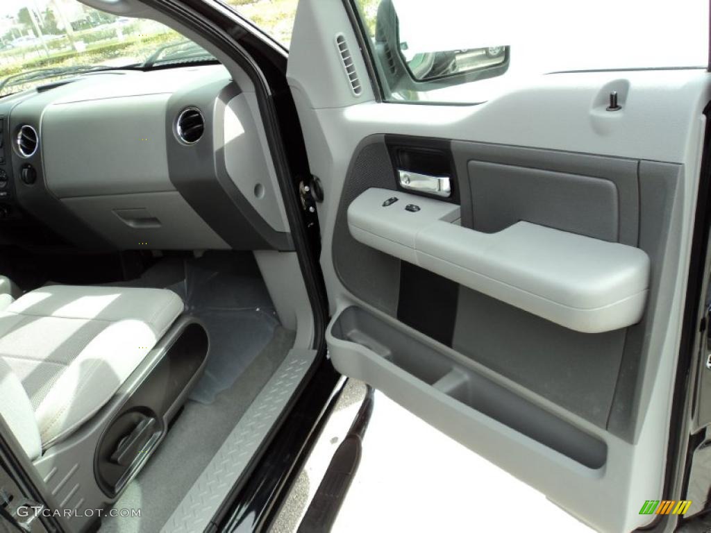 2006 F150 XLT SuperCrew - Black / Medium/Dark Flint photo #22