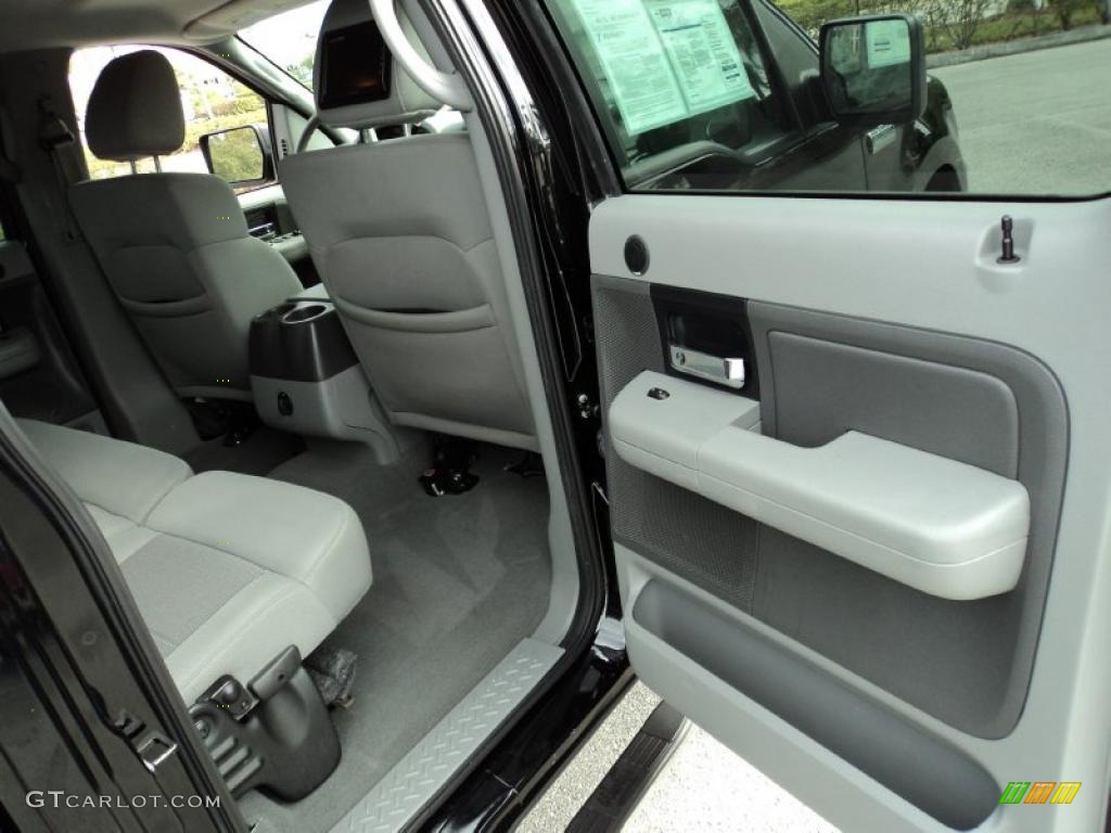 2006 F150 XLT SuperCrew - Black / Medium/Dark Flint photo #24