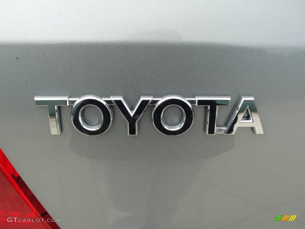 2011 Toyota Yaris 5 Door Liftback Marks and Logos Photo #42978521
