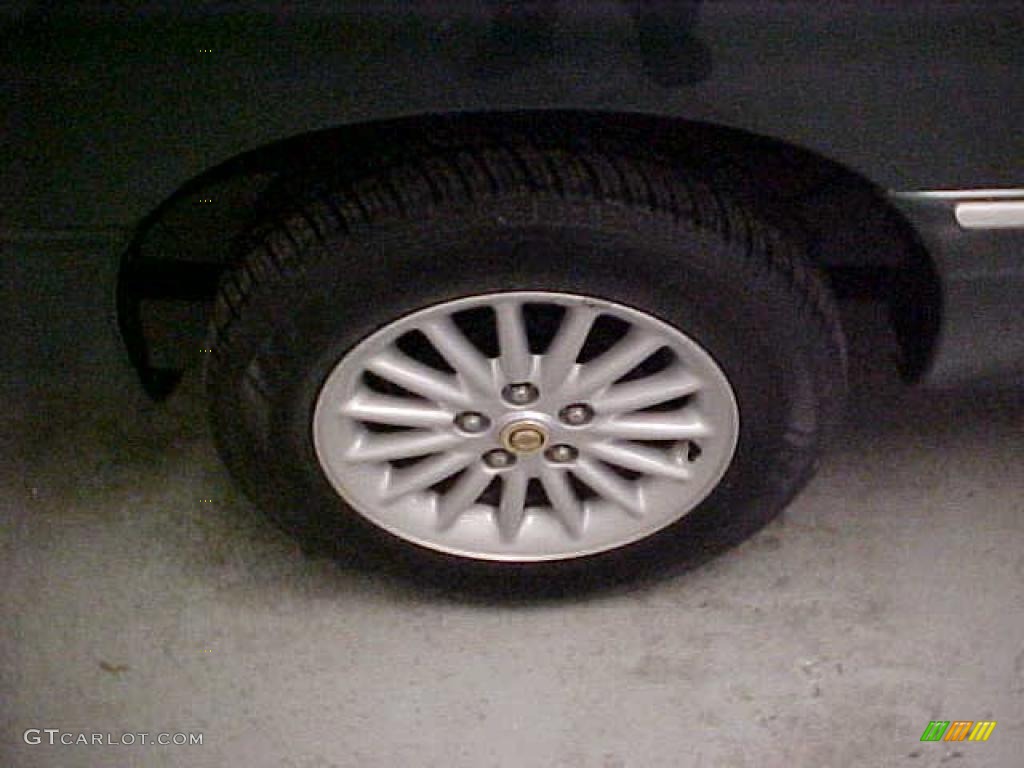 1999 Chrysler Town & Country LX Wheel Photo #42978965