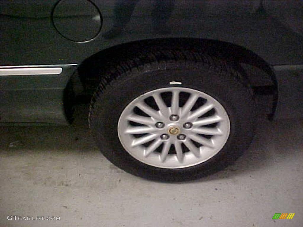 1999 Chrysler Town & Country LX Wheel Photos