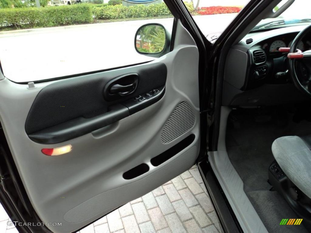 2001 Ford F150 SVT Lightning Lightning Graphite/Black Door Panel Photo #42979701