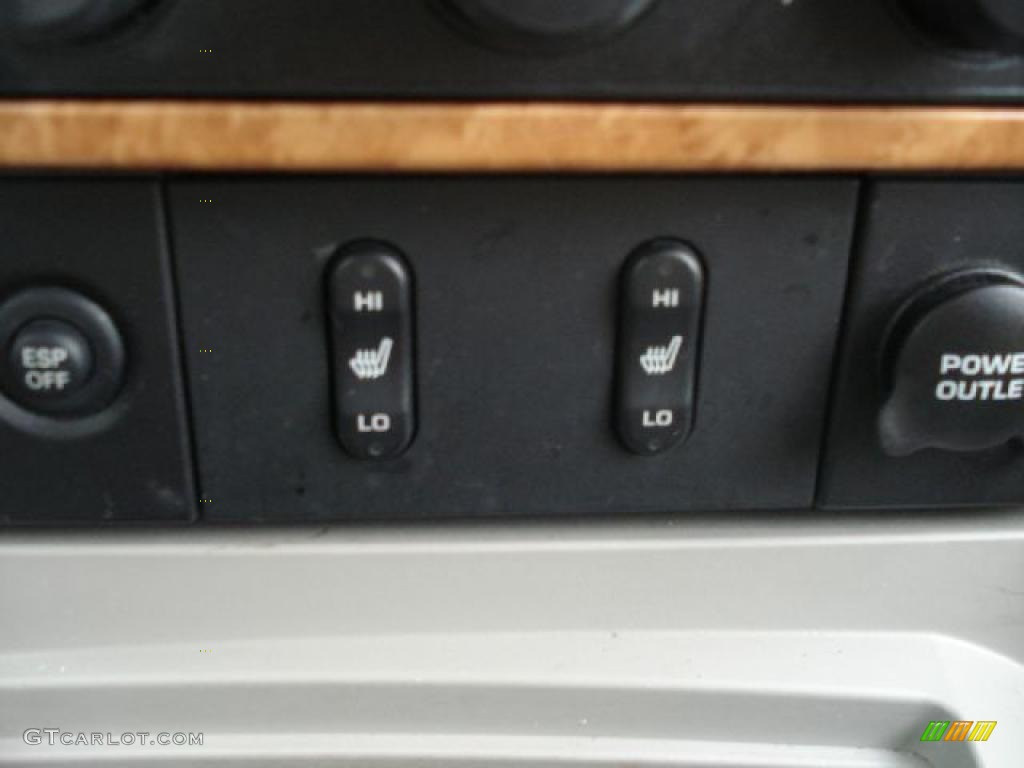 2007 Chrysler Aspen Limited 4WD Controls Photo #42986408