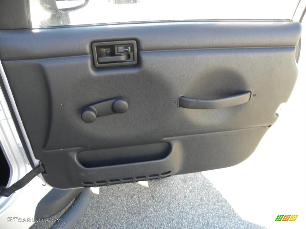 2004 Wrangler X 4x4 - Bright Silver Metallic / Dark Slate Gray photo #8