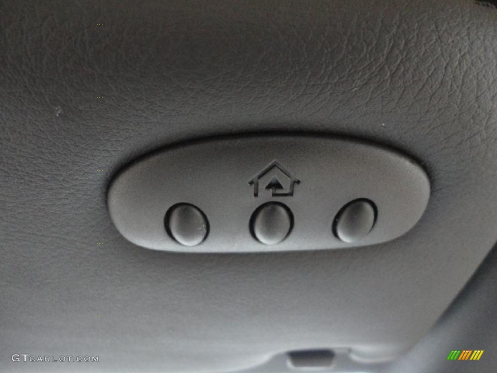 2011 Maserati GranTurismo Convertible GranCabrio Controls Photo #42996931