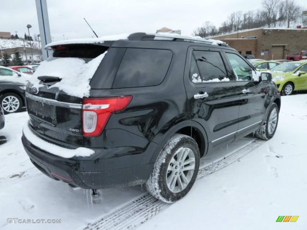 2011 Explorer XLT 4WD - Tuxedo Black Metallic / Charcoal Black photo #2