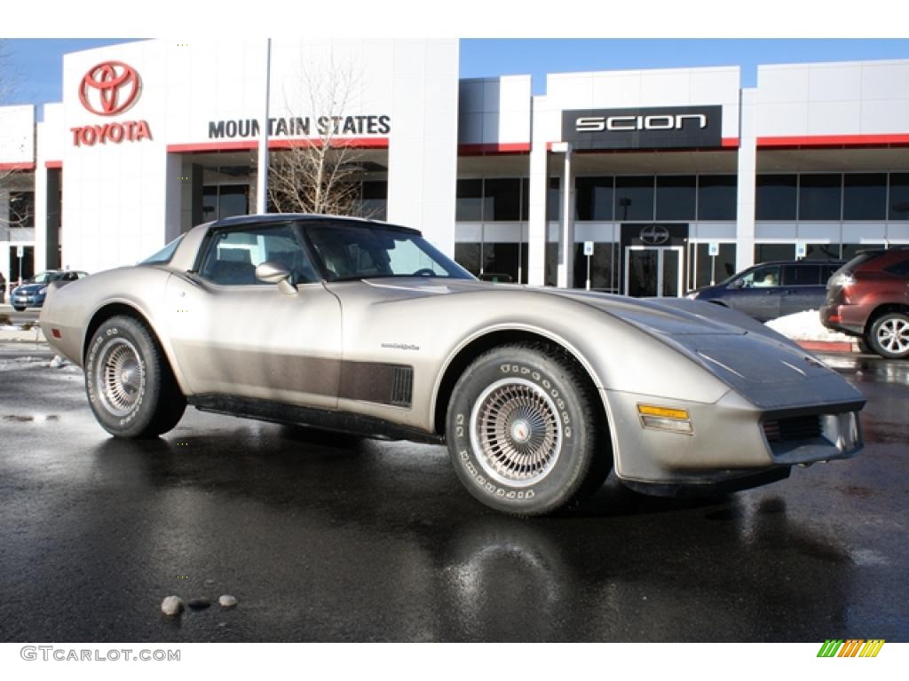 Silver Beige 1982 Chevrolet Corvette Collector Edition Hatchback Exterior Photo #43008587
