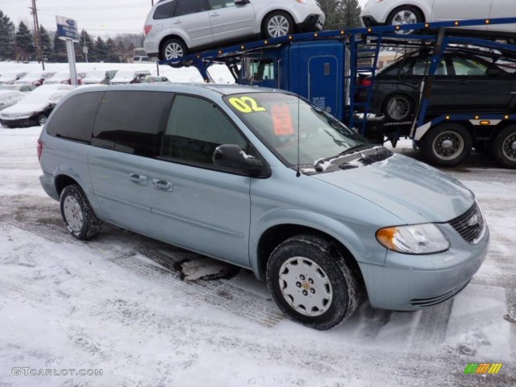 Butane Blue Metallic 2002 Chrysler Town & Country LX Exterior Photo #43011703