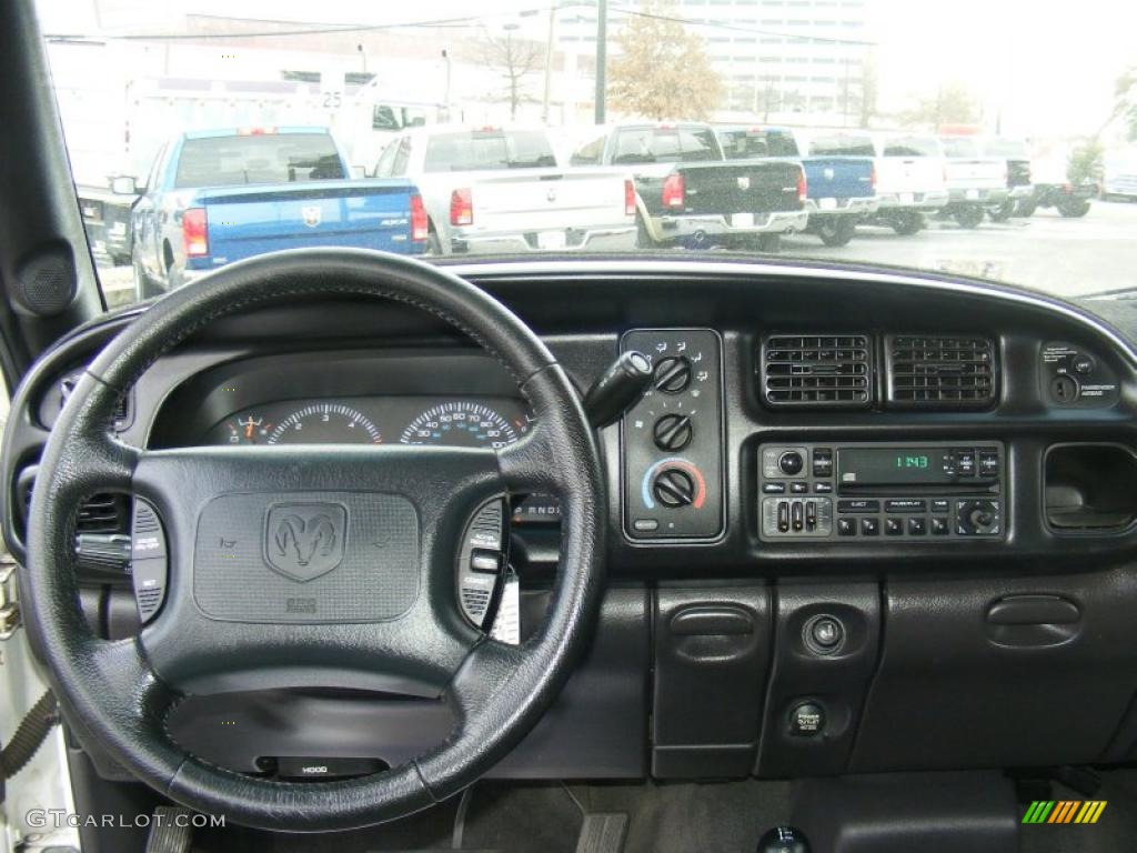 2001 Ram 1500 ST Club Cab 4x4 - Bright White / Agate photo #21