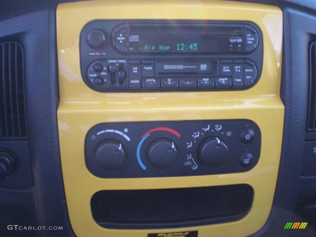 2005 Dodge Ram 1500 SLT Rumble Bee Regular Cab Controls Photo #43012499