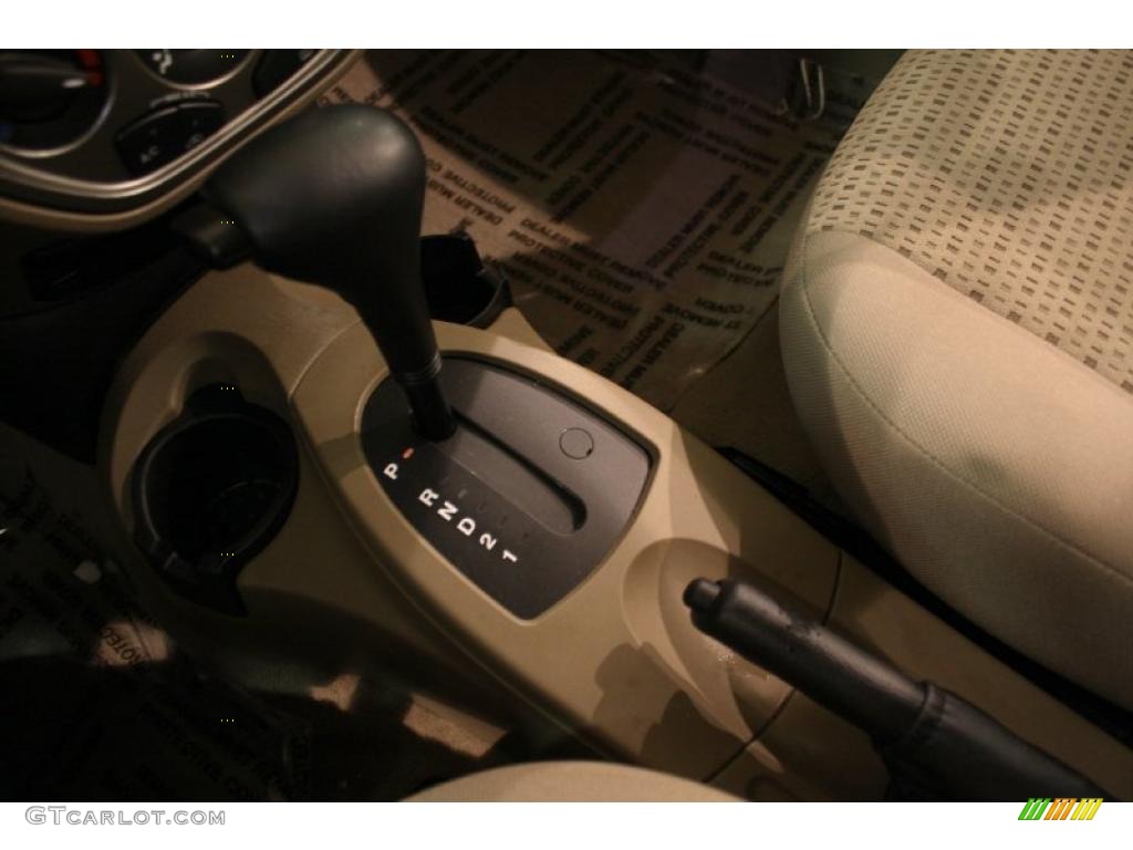 2005 Focus ZXW SE Wagon - Arizona Beige Metallic / Dark Pebble/Light Pebble photo #8