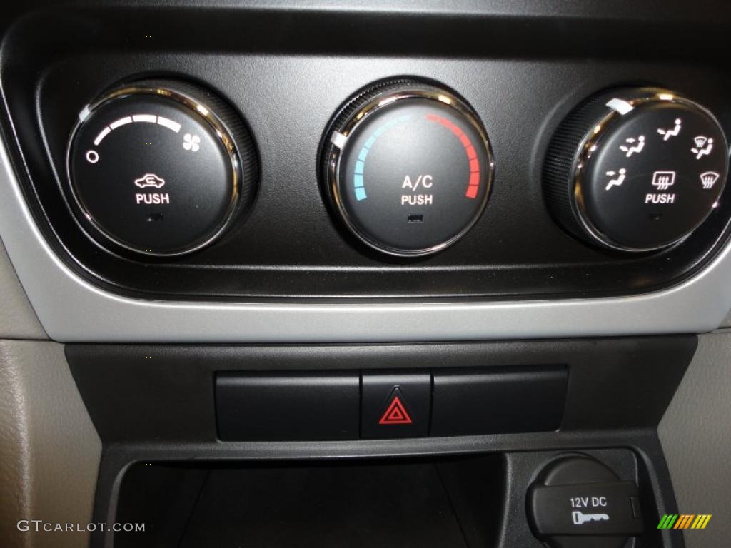 2010 Dodge Caliber Express Controls Photo #43031487
