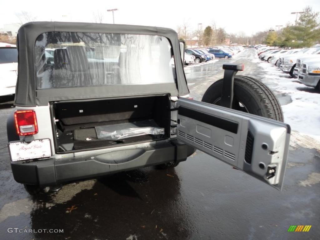 2011 Wrangler Sport 4x4 - Bright Silver Metallic / Black photo #36