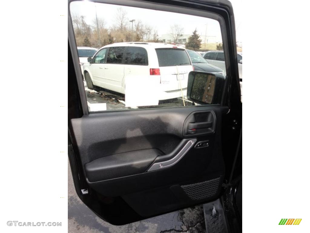 2011 Jeep Wrangler Unlimited Sahara 4x4 Black Door Panel Photo #43032875