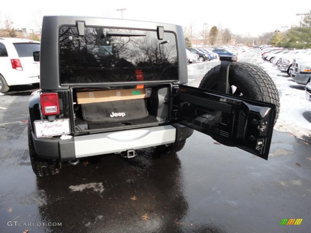 2011 Jeep Wrangler Unlimited Sahara 4x4 Trunk Photo #43033199