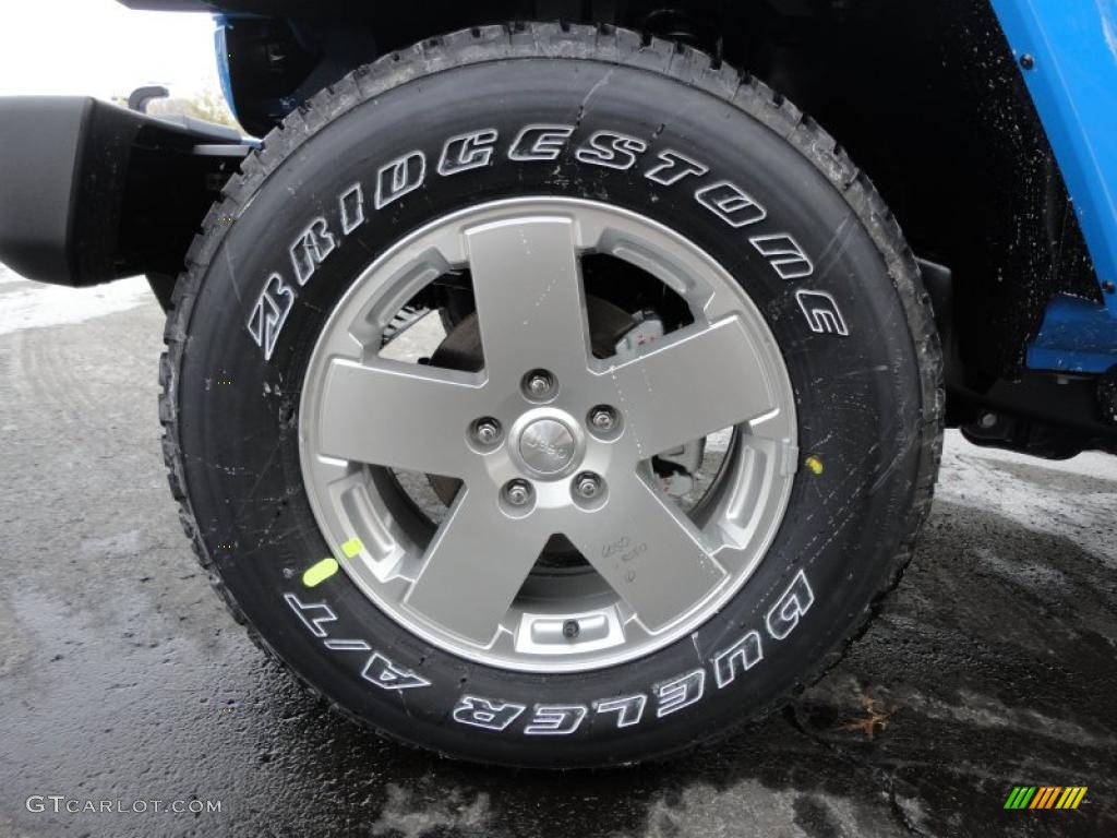 2011 Wrangler Unlimited Sahara 4x4 - Cosmos Blue / Black photo #46