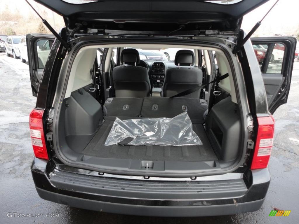 2011 Jeep Patriot Sport Trunk Photo #43034910