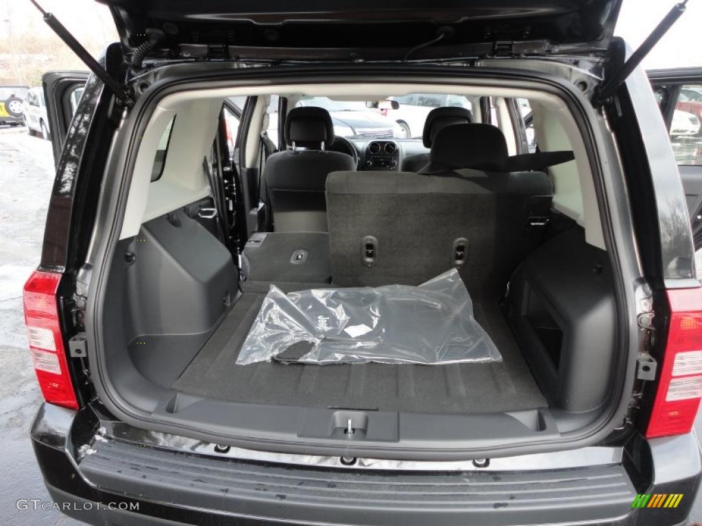 2011 Jeep Patriot Sport Trunk Photo #43034923