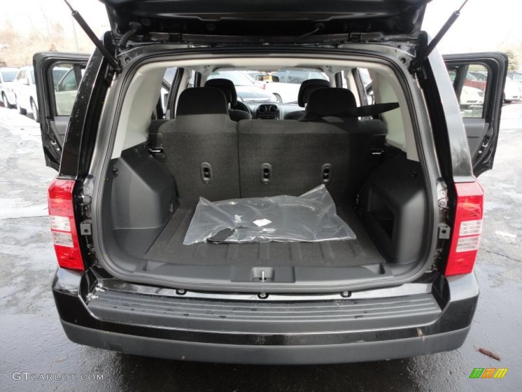 2011 Jeep Patriot Sport Trunk Photo #43034955
