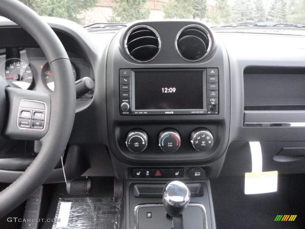 2011 Jeep Compass 2.4 Latitude 4x4 Controls Photo #43035523