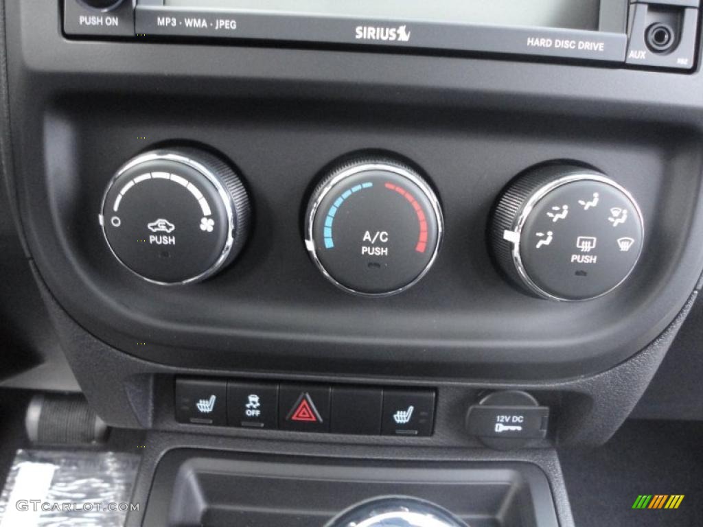 2011 Jeep Compass 2.4 Latitude 4x4 Controls Photo #43035547