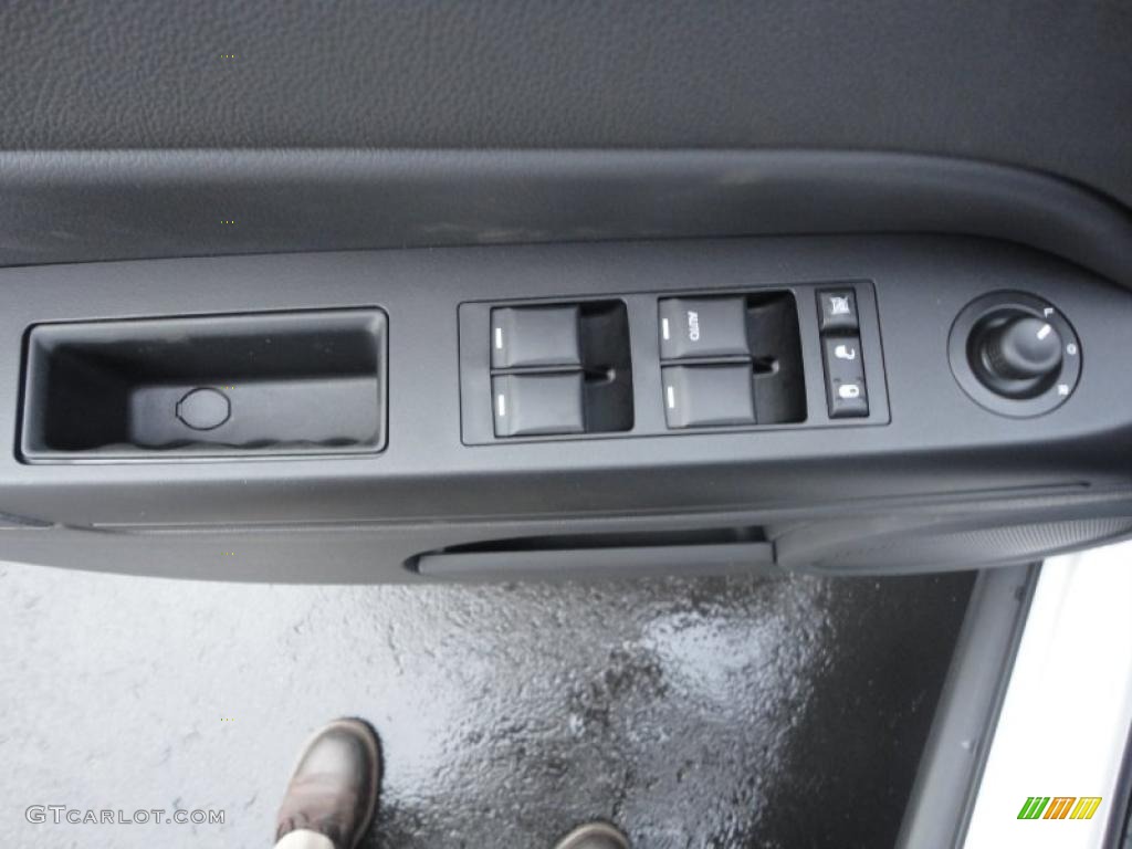2011 Jeep Compass 2.4 Latitude 4x4 Controls Photo #43035775