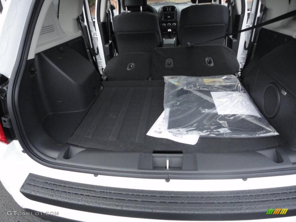 2011 Jeep Compass 2.4 Latitude 4x4 Trunk Photo #43035787