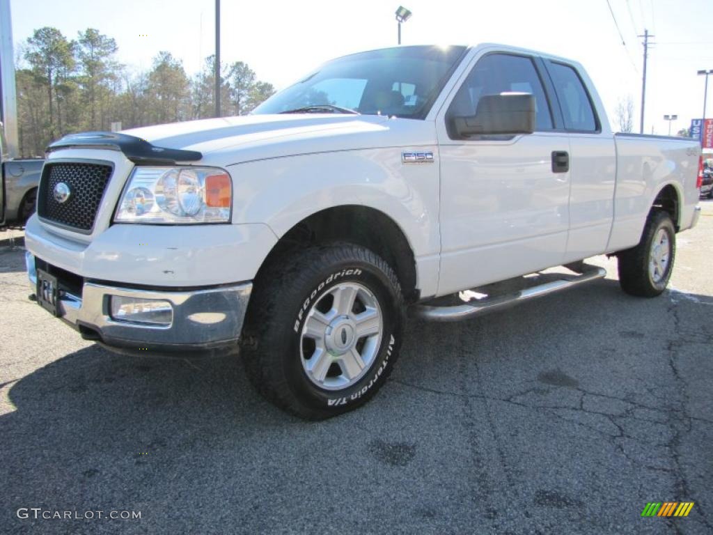 2004 F150 XLT SuperCab 4x4 - Oxford White / Medium Graphite photo #3