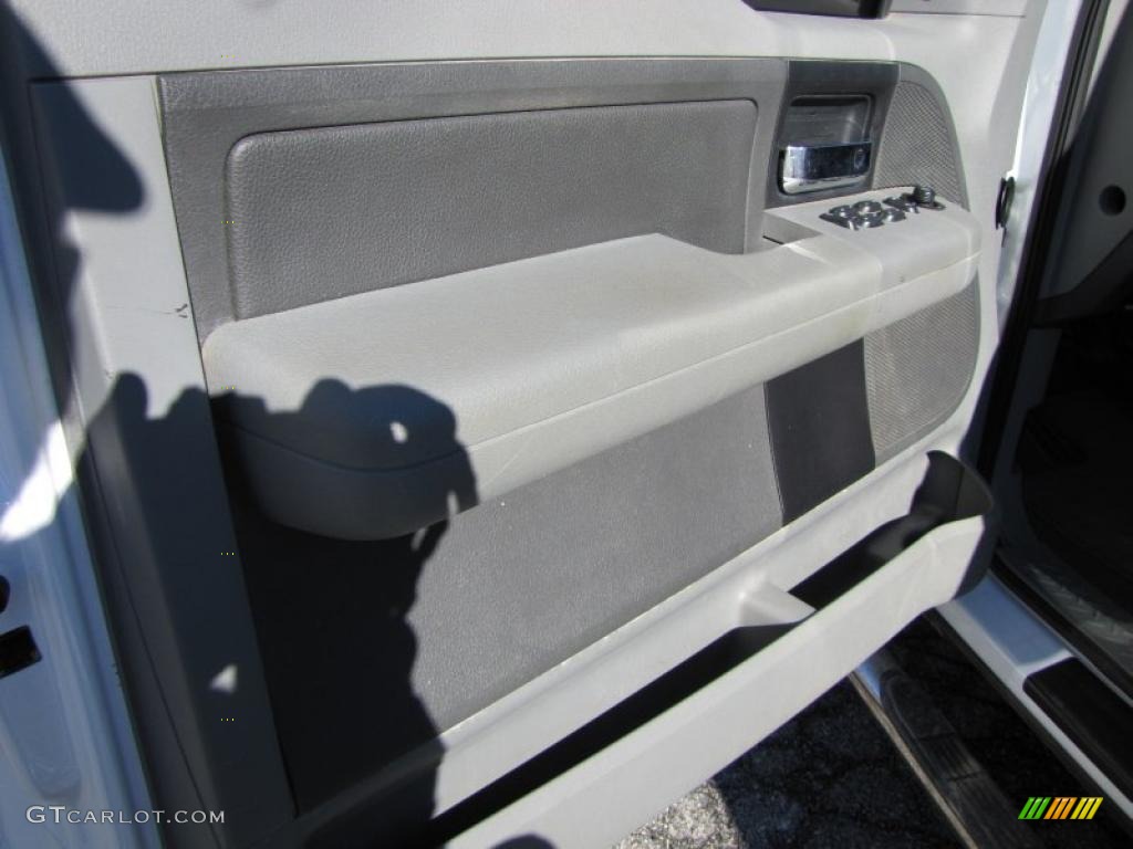 2004 F150 XLT SuperCab 4x4 - Oxford White / Medium Graphite photo #12